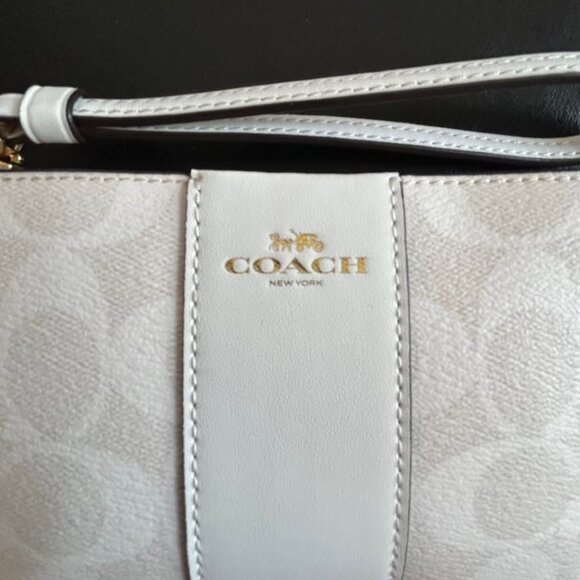 Coach Signature Corner Zip Wristlet Canvas Stripe Glacier White NWT $88 Retail - Picture 1 of 11